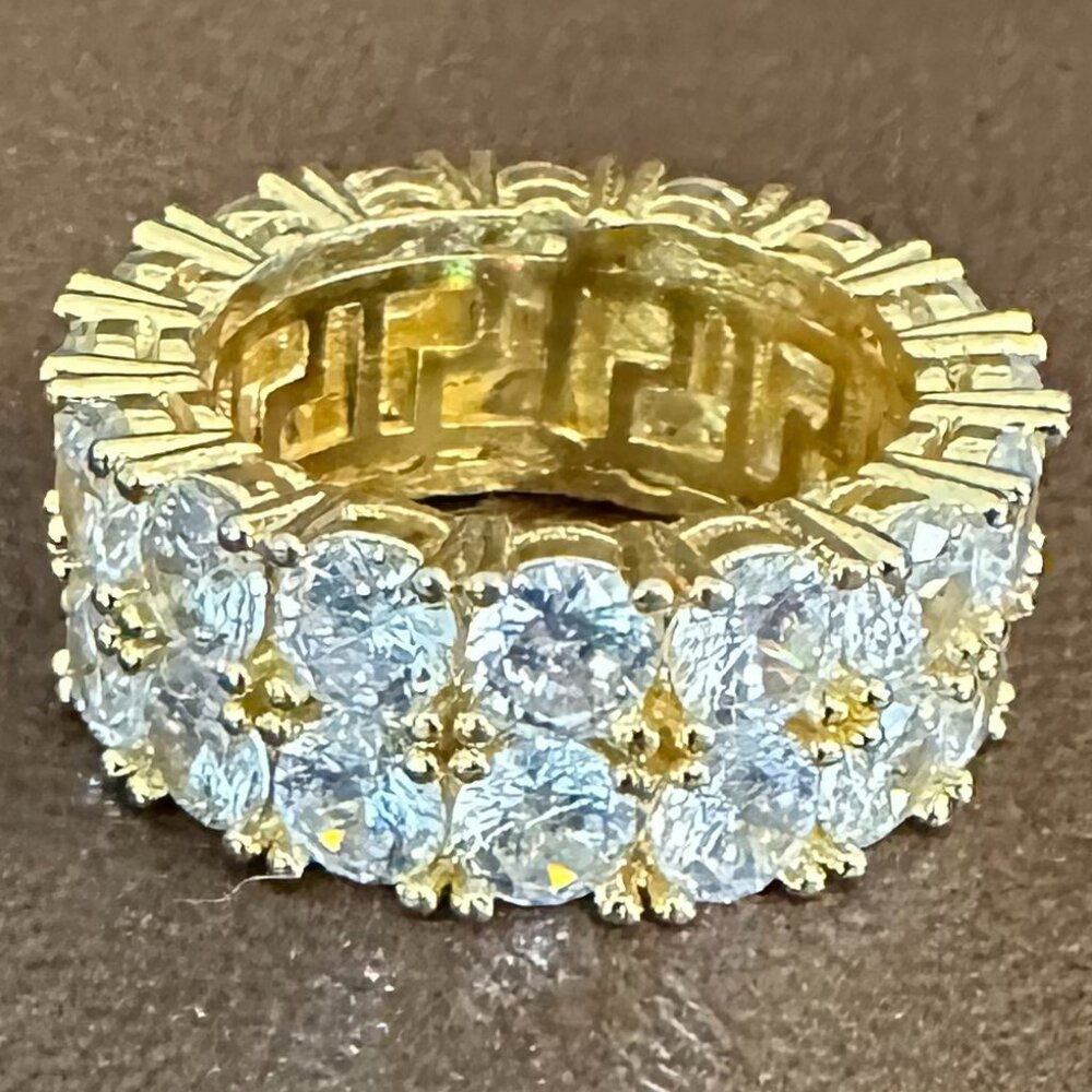 💍 Elegant Gold-Tone Eternity Ring with Sparkling Cubic Zirconia Diamonds 💍